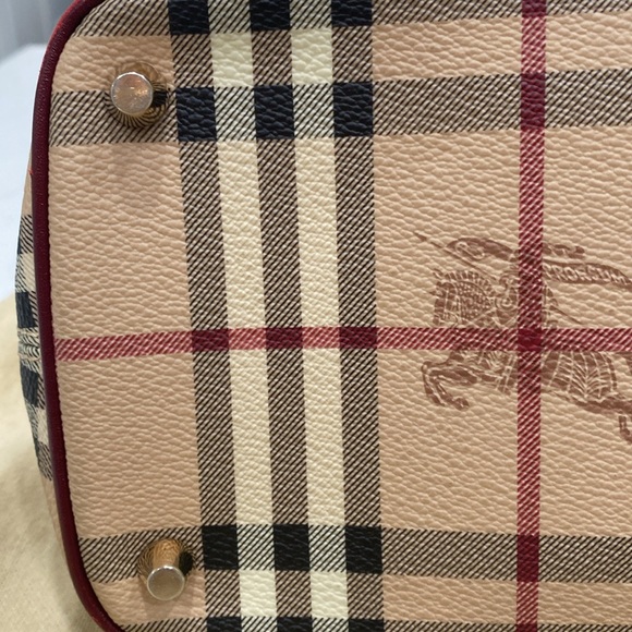 Burberry haymarket shoulder bag - Picture 5 of 10